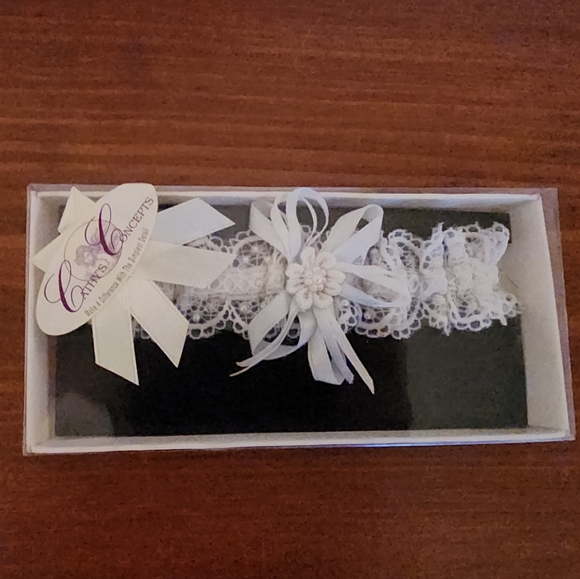 Bridal Garter - Picture 3 of 4